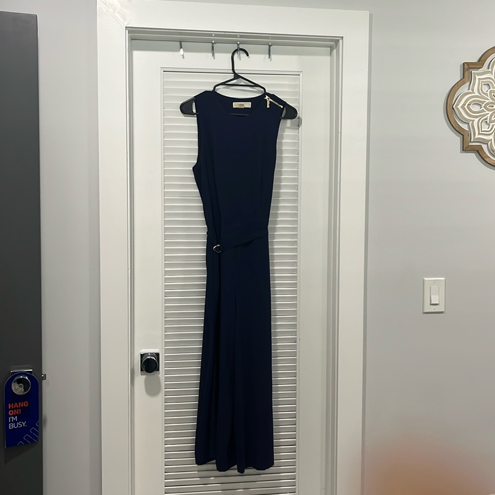 Micheal Kirs navy blue women’s jumper)pants) with belt and gold zipper. Size 8